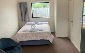 Beachcomber Lodge & Backpacker